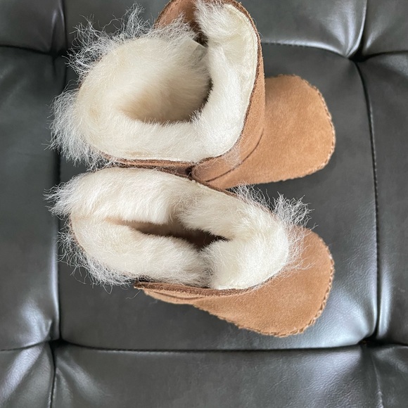 Ugg infant boots.. brand new infant size - Picture 4 of 5
